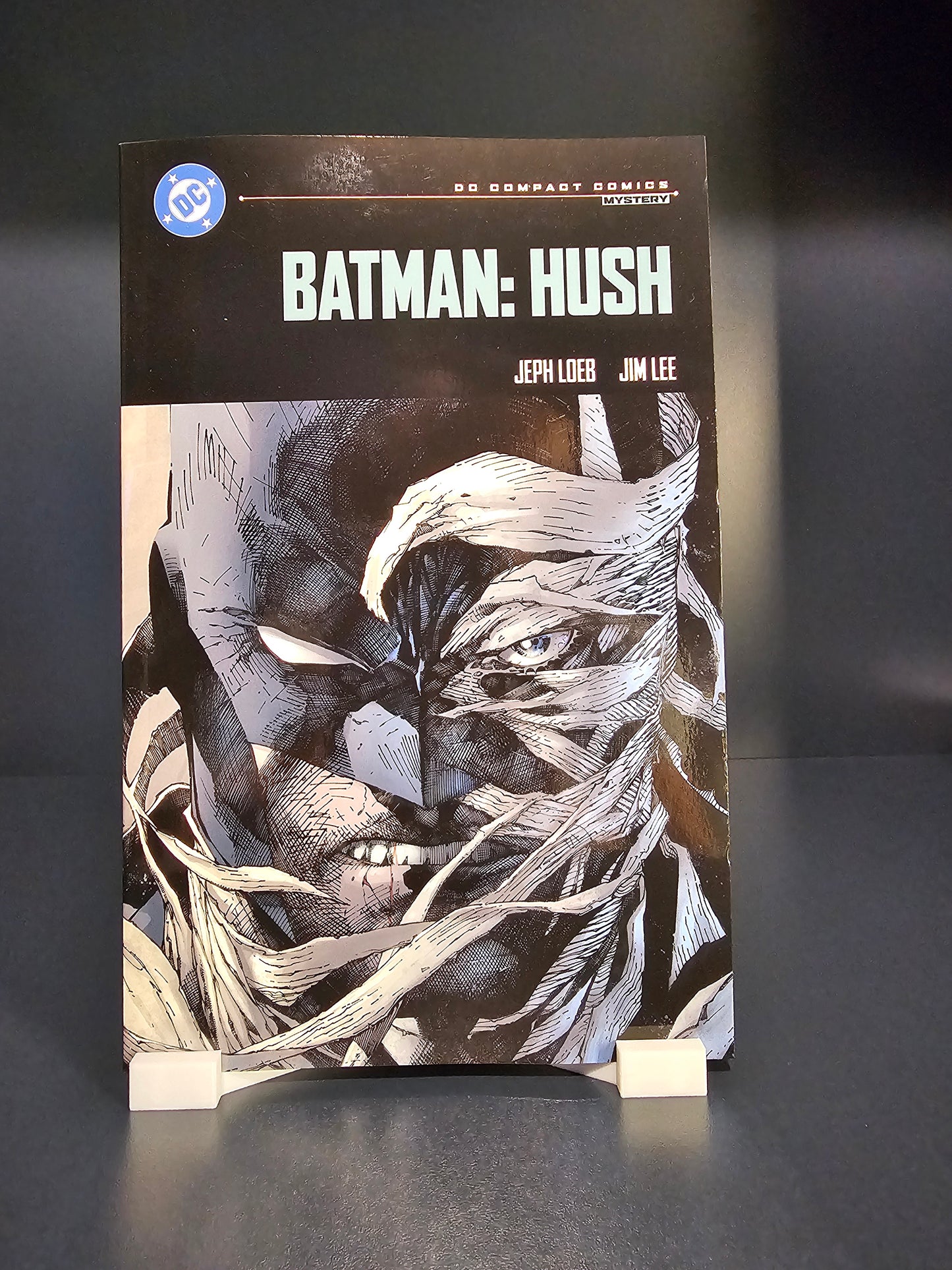 Batman Hush TPB (DC Compact Comics Edition)